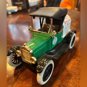 sinclair oil 1918 ford runabout barrel truck Green Vintage Toy Car